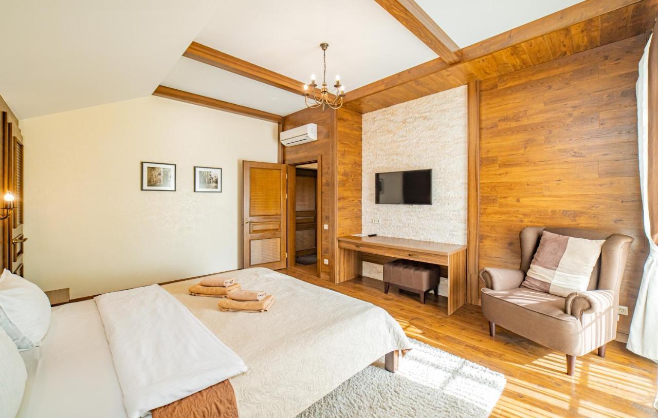 Petrani Nivki Hotel Kiev Ngoại thất bức ảnh