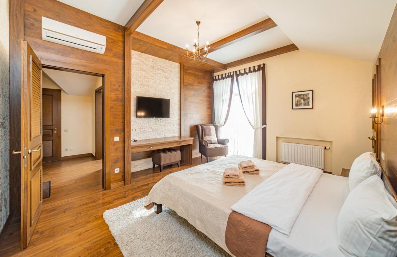 Petrani Nivki Hotel Kiev Ngoại thất bức ảnh